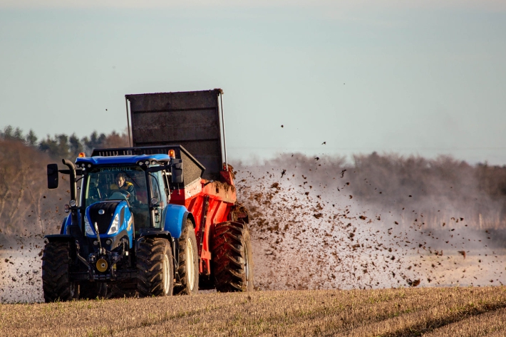 gri-Spread new Pro HBS manure spreader in action