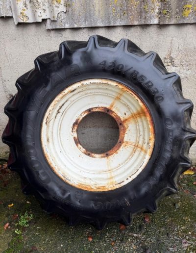 Goodyear tyres on stud wheels - single wheel detail