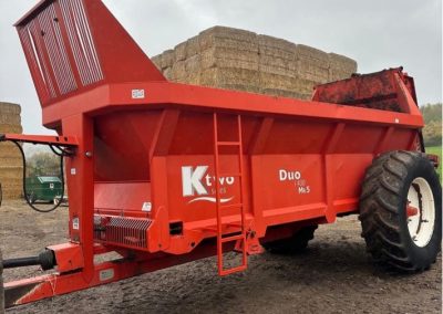 KTWO Duo 1400 muckspreader view with ladder