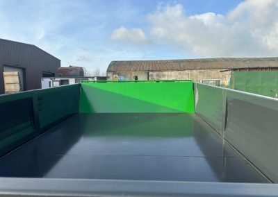 view of the bed of the NUMAC 12T trailer